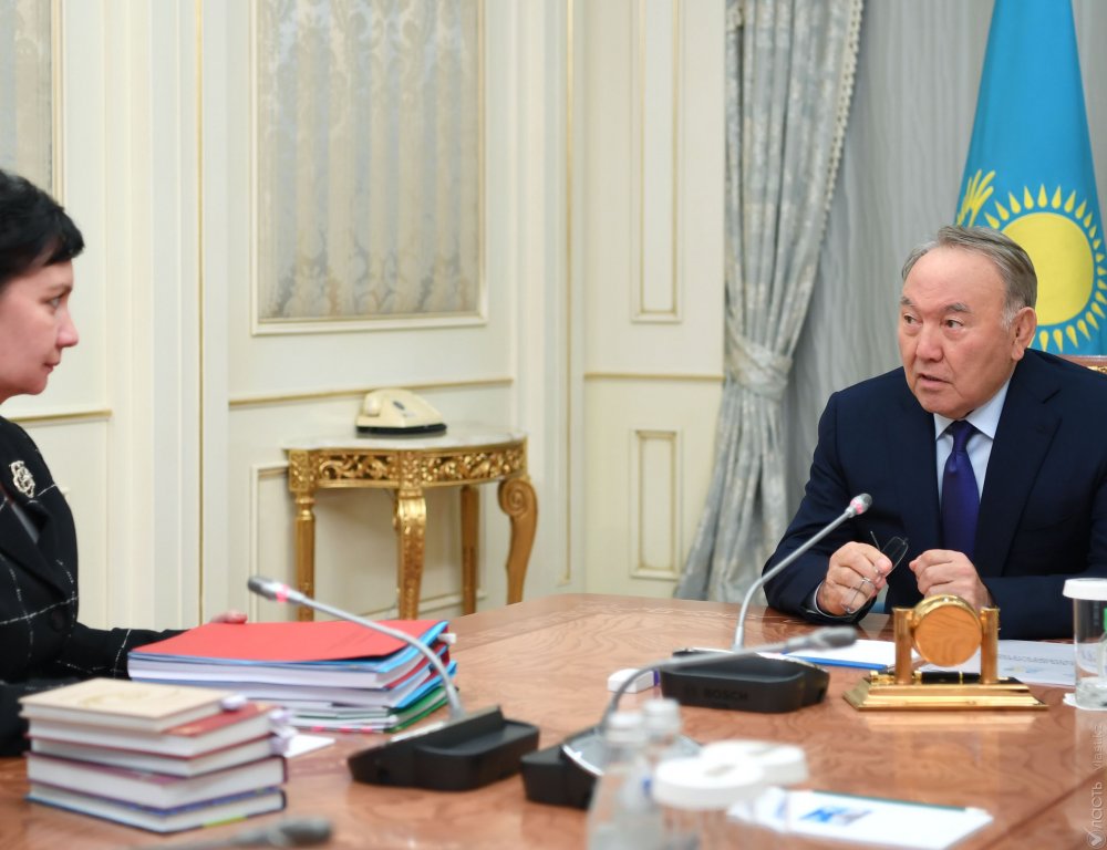 Назарбаев и Абдыкаликова обсудили подготовку к предстоящим праздникам