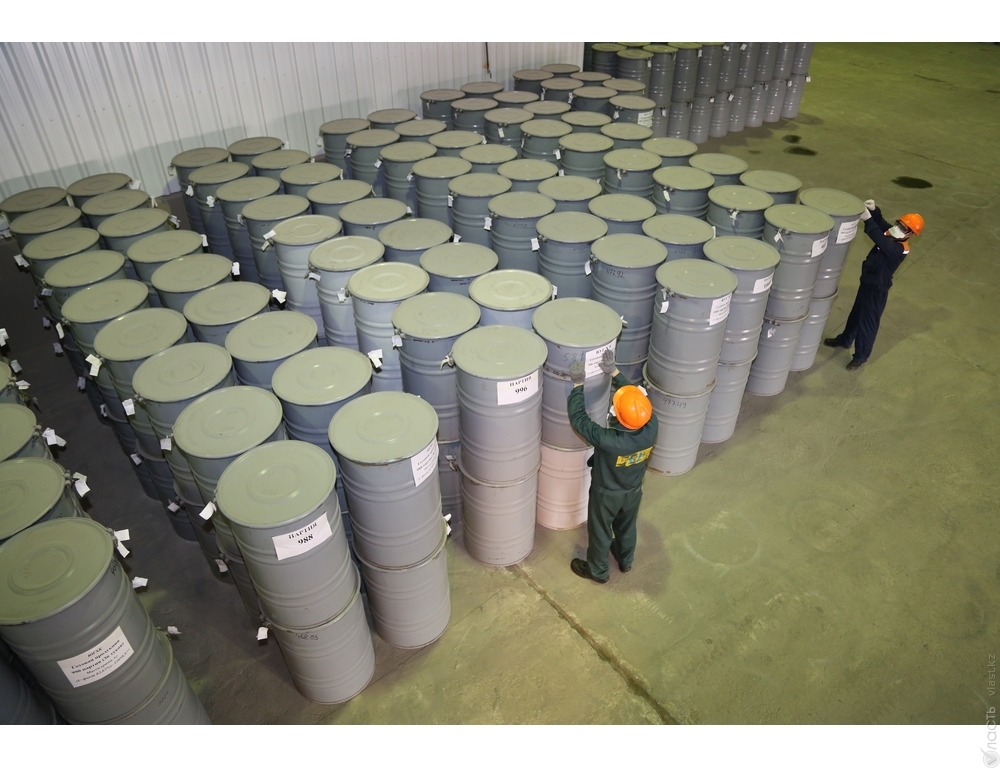 Казахстан сокращает добычу урана на 10%