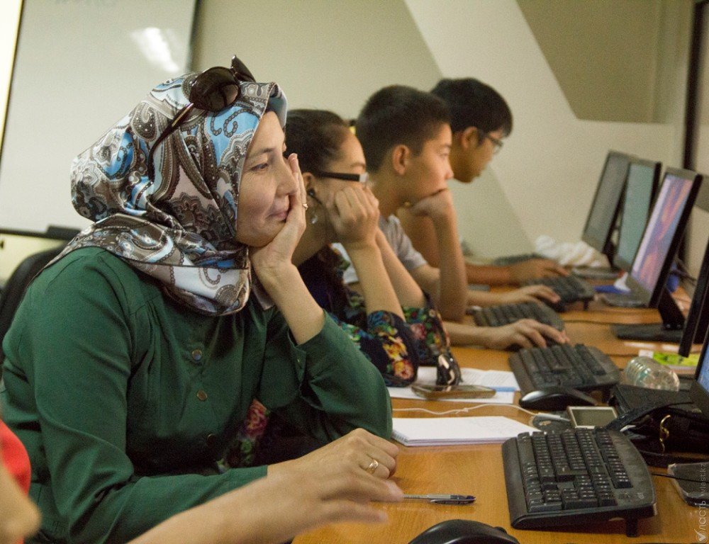 В Алматы подвели итоги соцпроекта Internet4U