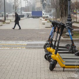 Токаев поручил обеспечить на практике безопасность движения электросамокатов