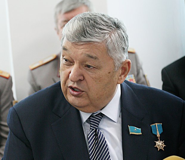 Сенатор Алтынбаев удостоен ордена Барыс I степени