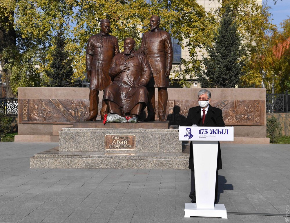 В Семее открыли памятник Абаю Кунанбаеву