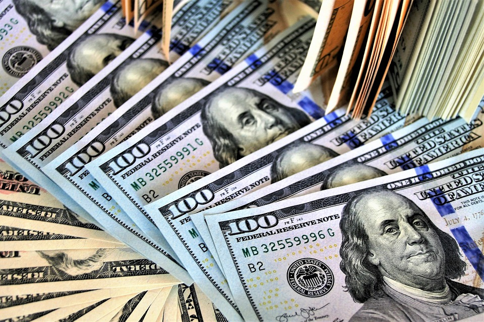 Объем валютных интервенций Нацбанка в марте составил свыше $990 млн