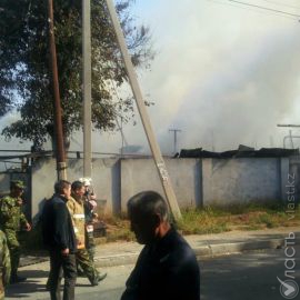 В Алматы загорелся частный сектор - трое пострадавших