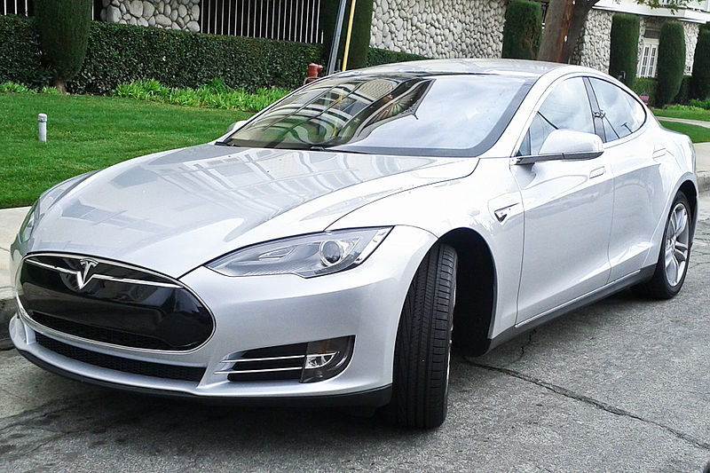 Tesla прекращает продажи самых дешевых моделей автомобилей
