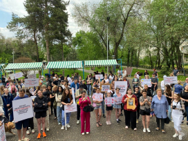 В Алматы прошел митинг против жестокого обращения с животными 