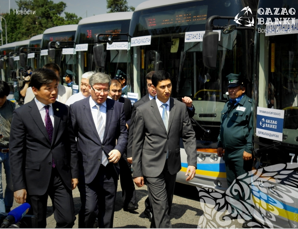 В Алматы презентовали 35 новых автобусов, приобретенных по кредитному соглашению с Qazaq Banki