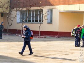 Казахстанцы могут не предоставлять медсправки при подаче документов в детсады и школы
