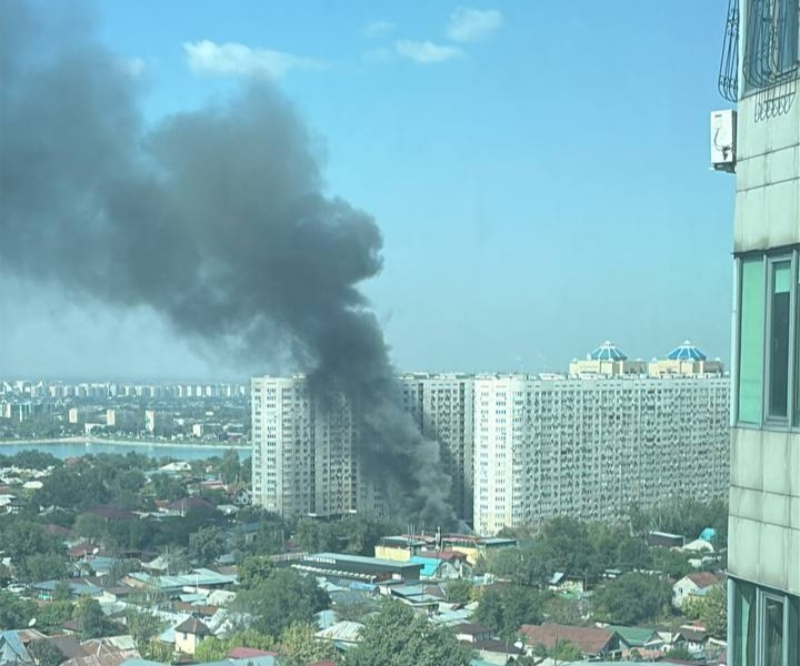 В Алмалинском районе Алматы произошел пожар в кафе 