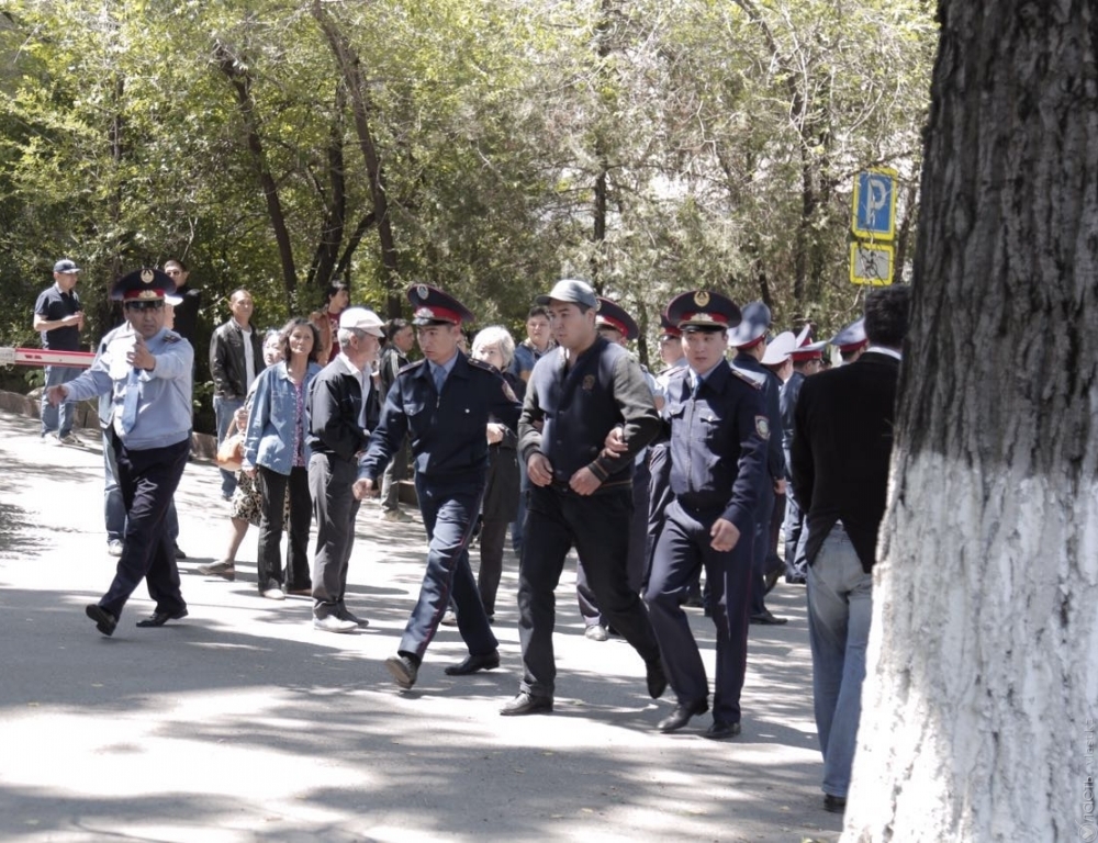 В Алматы группы митингующих задержаны в районе площади Астана и Абая-Фурманова