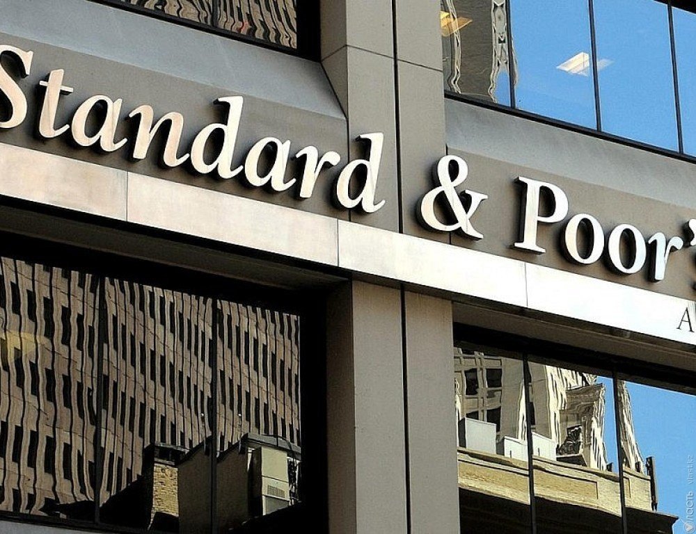 Standard & Poor's впервые с 1999 года понизило рейтинги Китая
