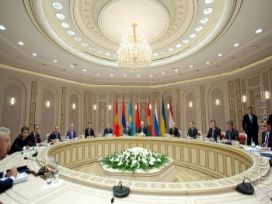 Украина разрывает отношения с СНГ и вводит визовый режим с Россией