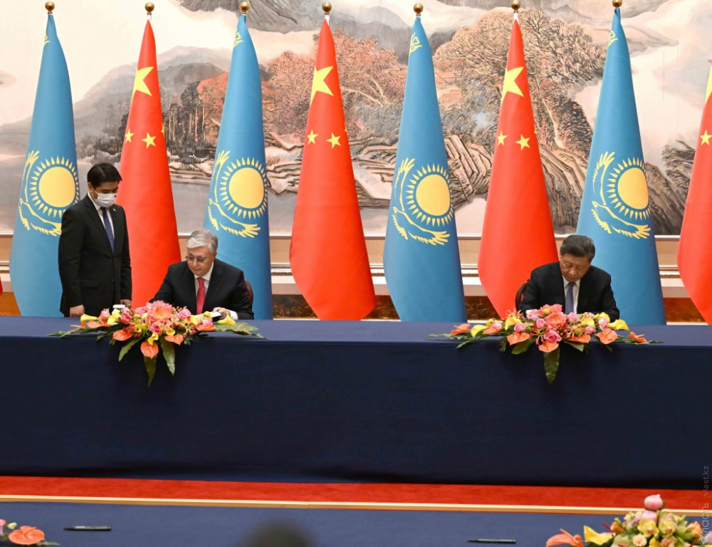 Казахстан и Китай подписали соглашение о безвизовом режиме между странами