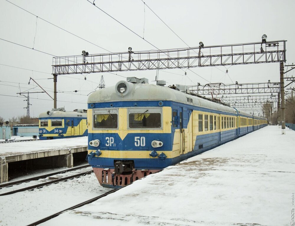 21 пассажирский поезд задерживается в Казахстане из-за погодных условий
