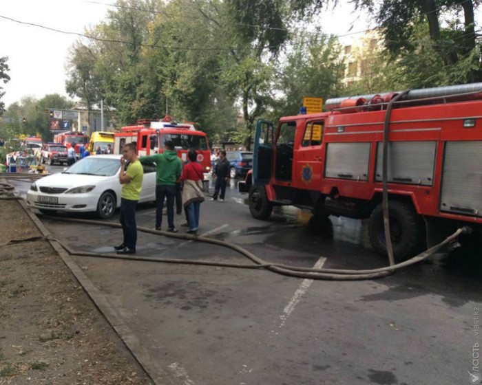 Пожар на Никольском рынке в Алматы локализован