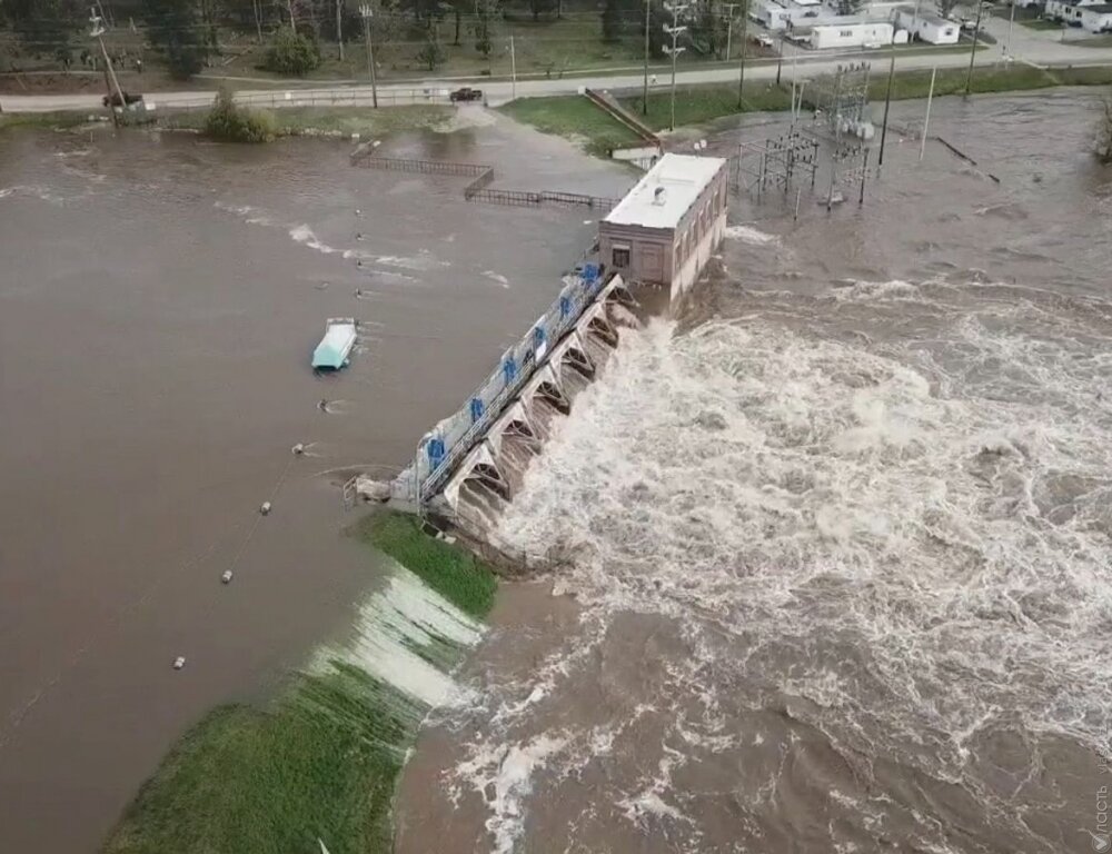 В американском штате Мичиган из-за проливных дождей прорвало две плотины