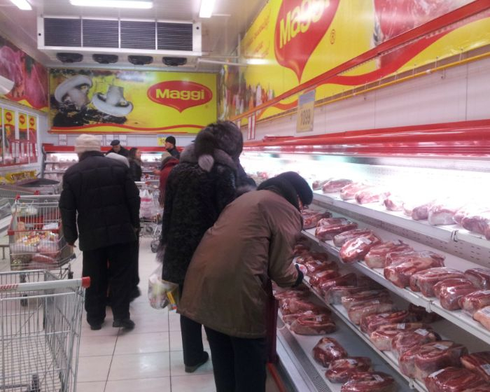 Просроченные продукты продавали в супермаркетах Астаны и Павлодара 