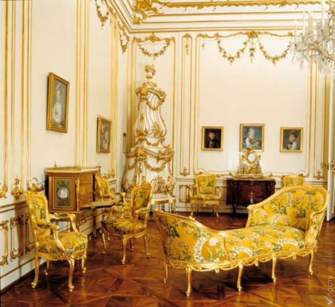 Выставка классического и антикварного искусства «Жить во дворце»