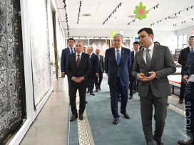 Токаев прибыл с рабочим визитом в Узбекистан