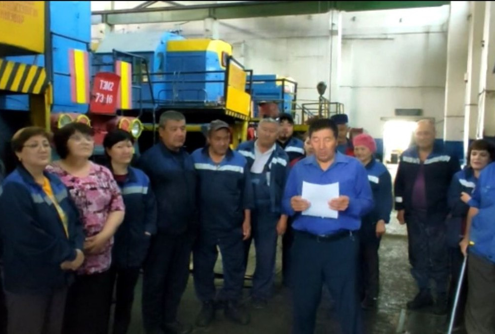 Рабочие локомотивного депо в Актюбинской области вышли на забастовку