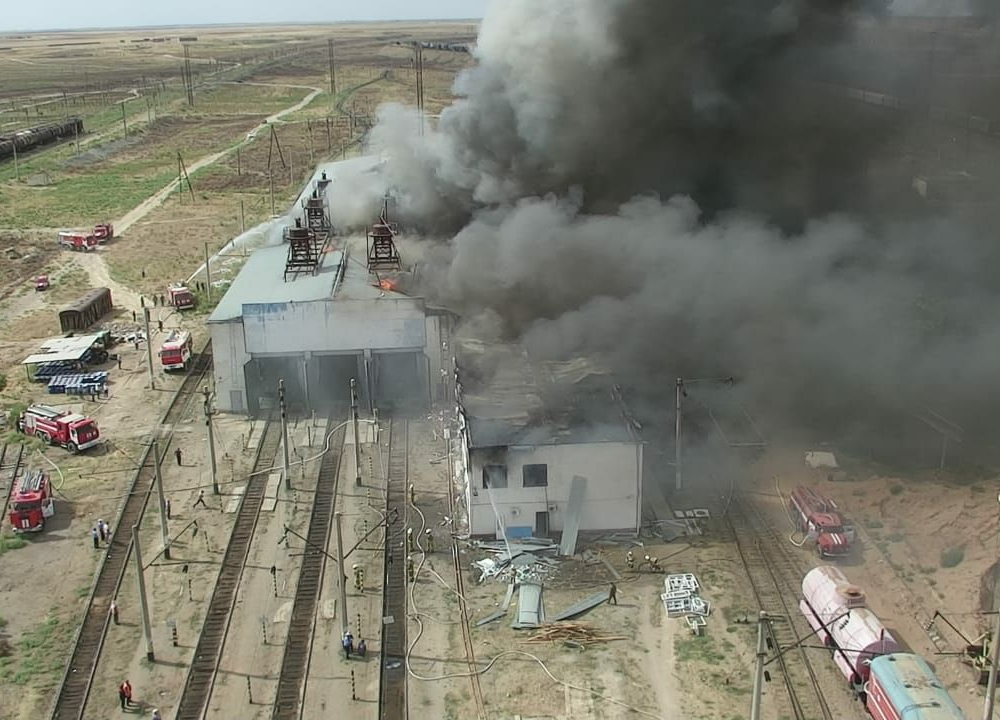 Административное здание и цех сгорели в Арыси