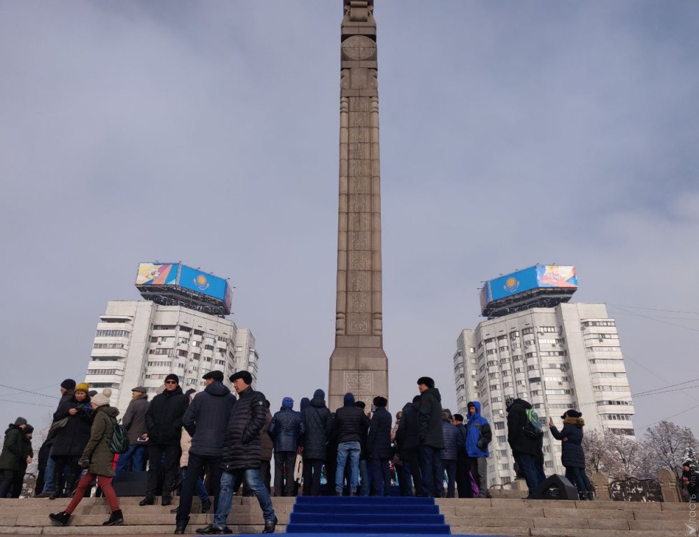 Политактивисты собираются на площади Республики в Алматы