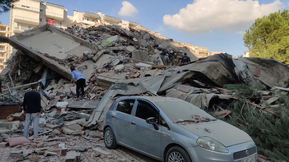 Шесть человек погибло при землетрясении в Турции 