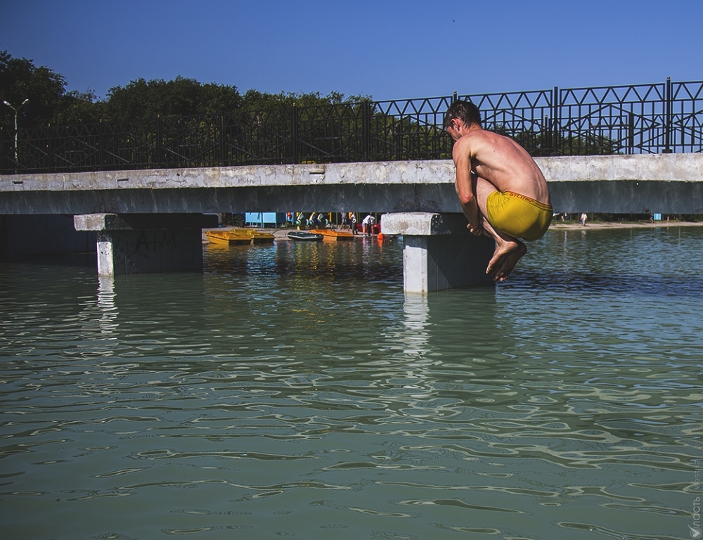 В Казахстане не хватает оборудованных мест для купания, из-за чего гибнут люди