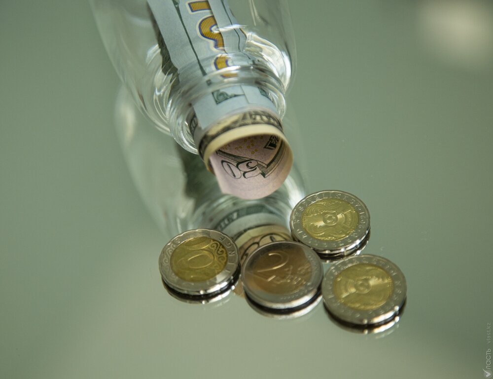 Доллар торгуется на бирже по 500,6 тенге