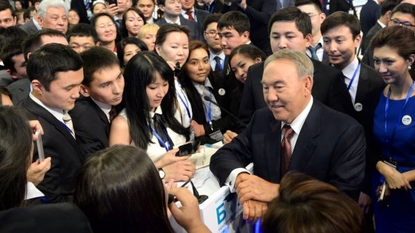 Назарбаев принял участие в республиканском молодёжном форуме