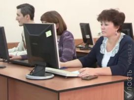 ОФ «Нур Жаксылык» и kaspi bank учат пенсионеров пользоваться онлайн платежами 