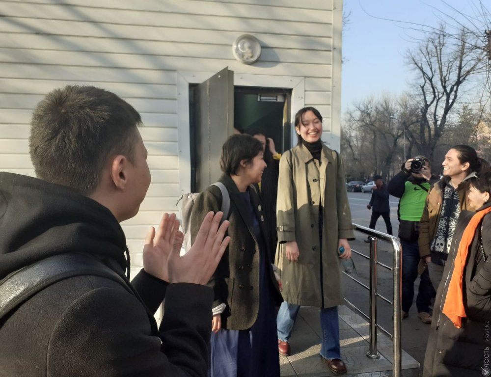 В Алматы отпустили нескольких задержанных активистов