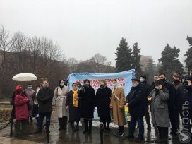 Адвокаты перенесли свой митинг в Алматы 