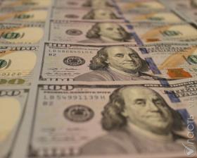 Средневзвешенный курс тенге к доллару снизился до 182,85