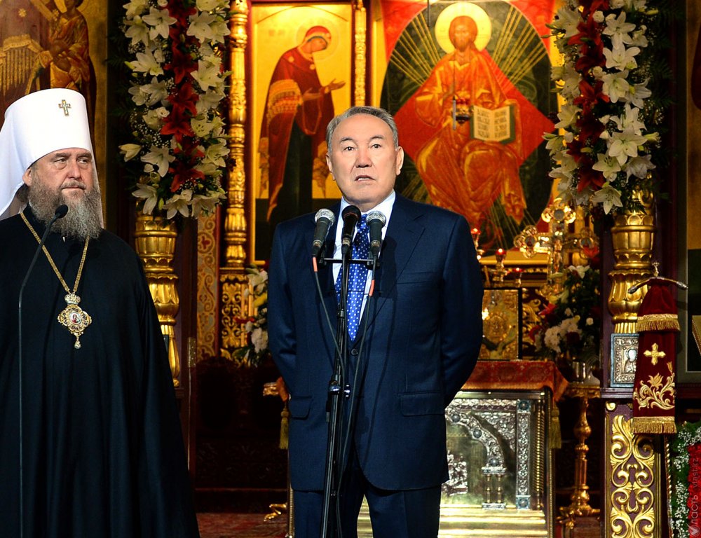 Назарбаев поздравил православных казахстанцев с Рождеством