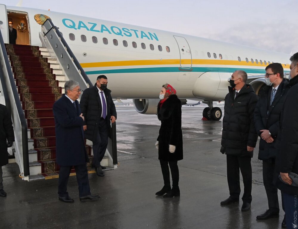 Токаев прибыл в Санкт-Петербург на неформальную встречу глав государств СНГ