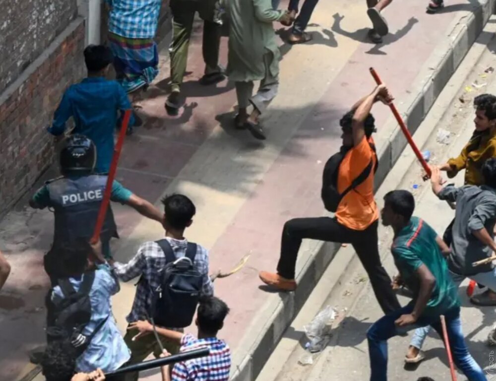 
В Бангладеш в ходе столкновений протестующих студентов с полицией погибли десятки человек