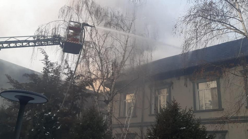 В Алматы в Совминовской больнице произошел пожар
