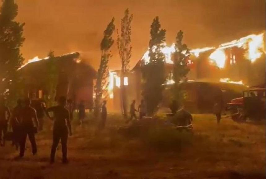 17 домов на четырех базах отдыха сгорело на Алаколе – МЧС