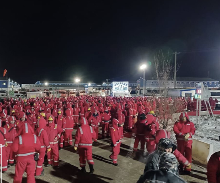 В Аксае на западе Казахстана работники нефтегазовой компании вышли на забастовку