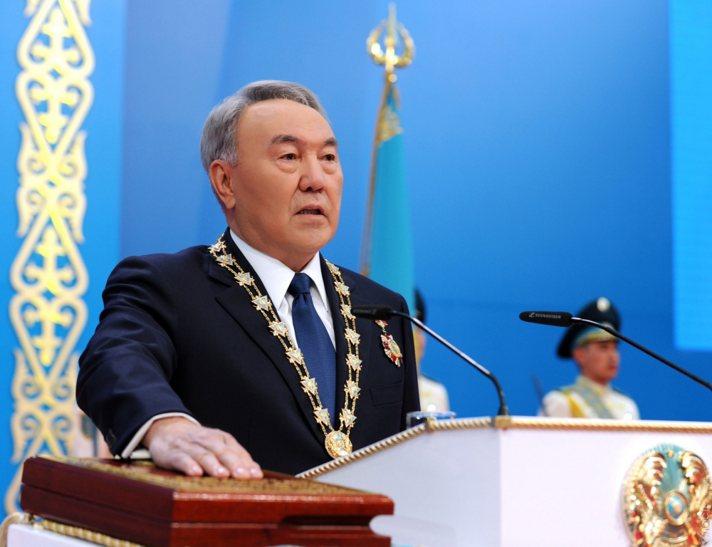 Назарбаев поздравил казахстанцев с Днем Конституции 