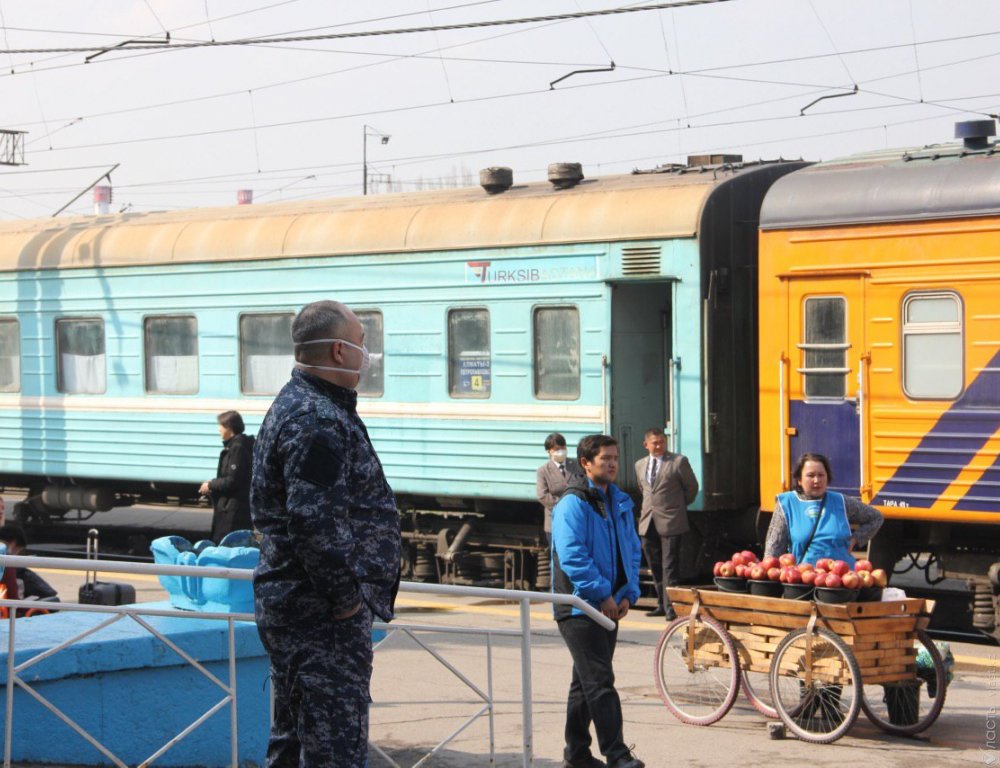 С 1 июня в Казахстане запустят 54 поезда 