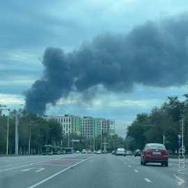 В Алматы горят склады 