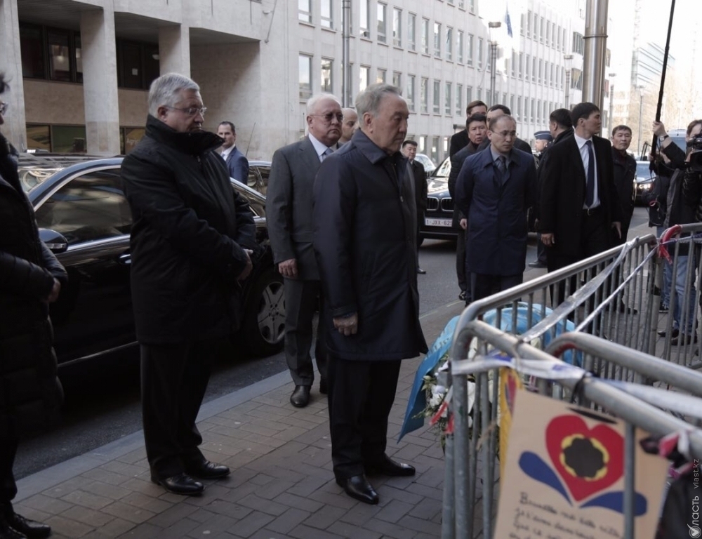 Назарбаев прибыл в Узбекистан, чтобы почтить память Каримова