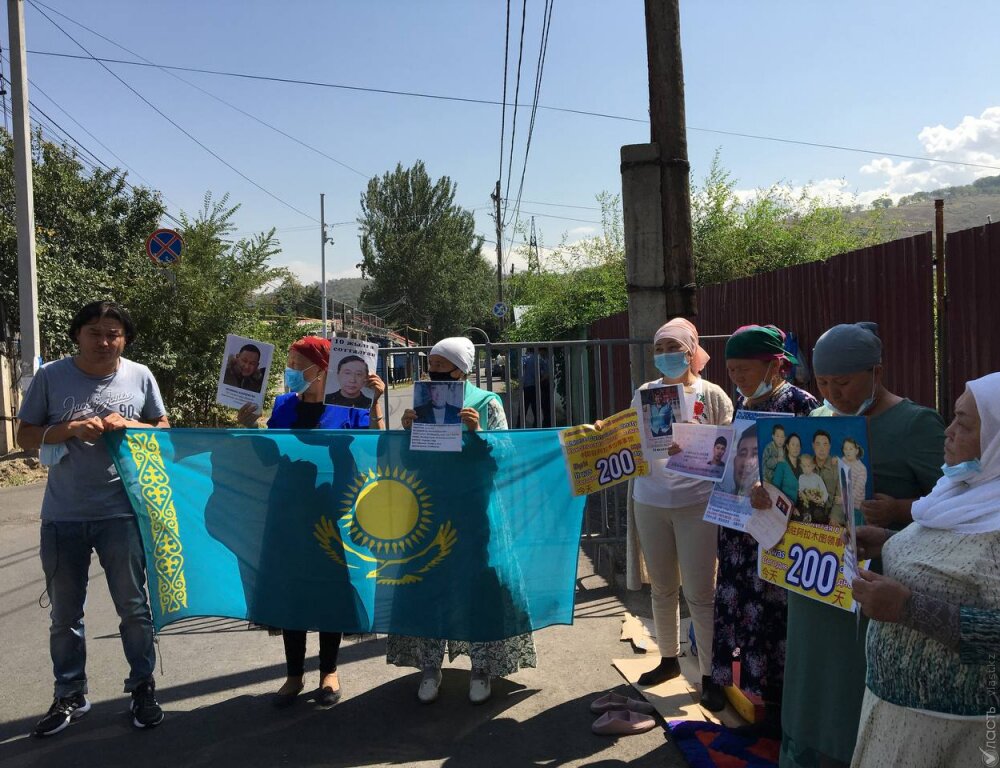 В Алматы уже 200 дней продолжается акция протеста у консульства Китая