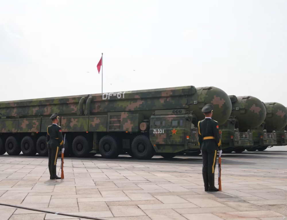 Китай продемонстрировал на военном параде подводные беспилотники и ядерное оружие