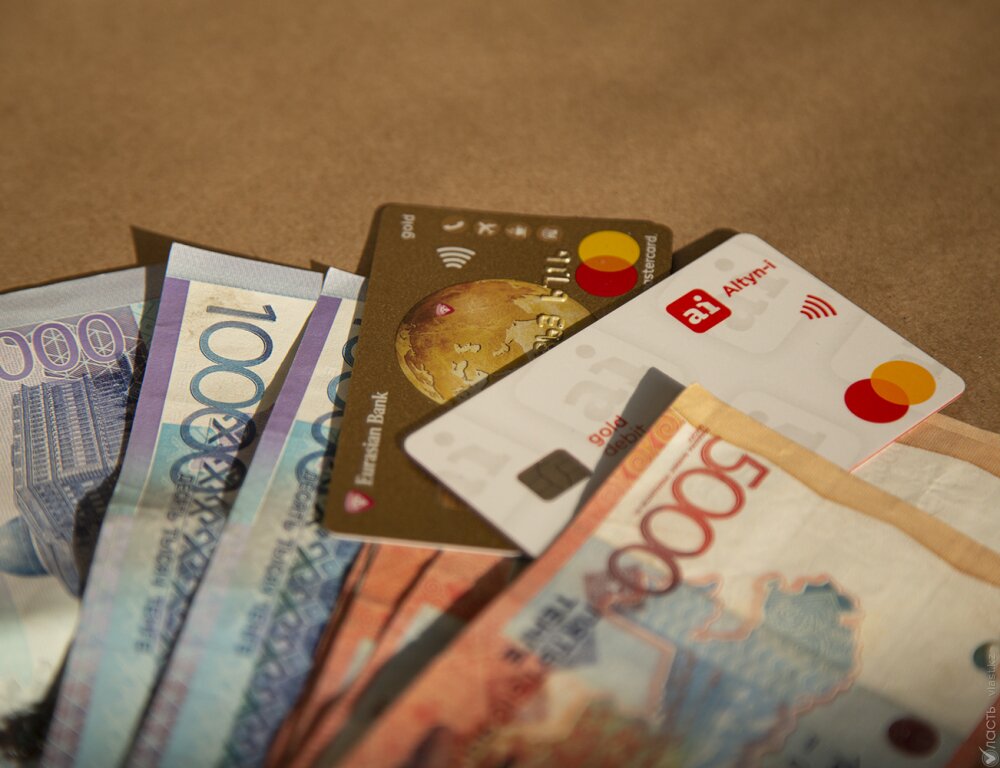 Банкам в Казахстане запретят продавать кредиты физлиц коллекторам 