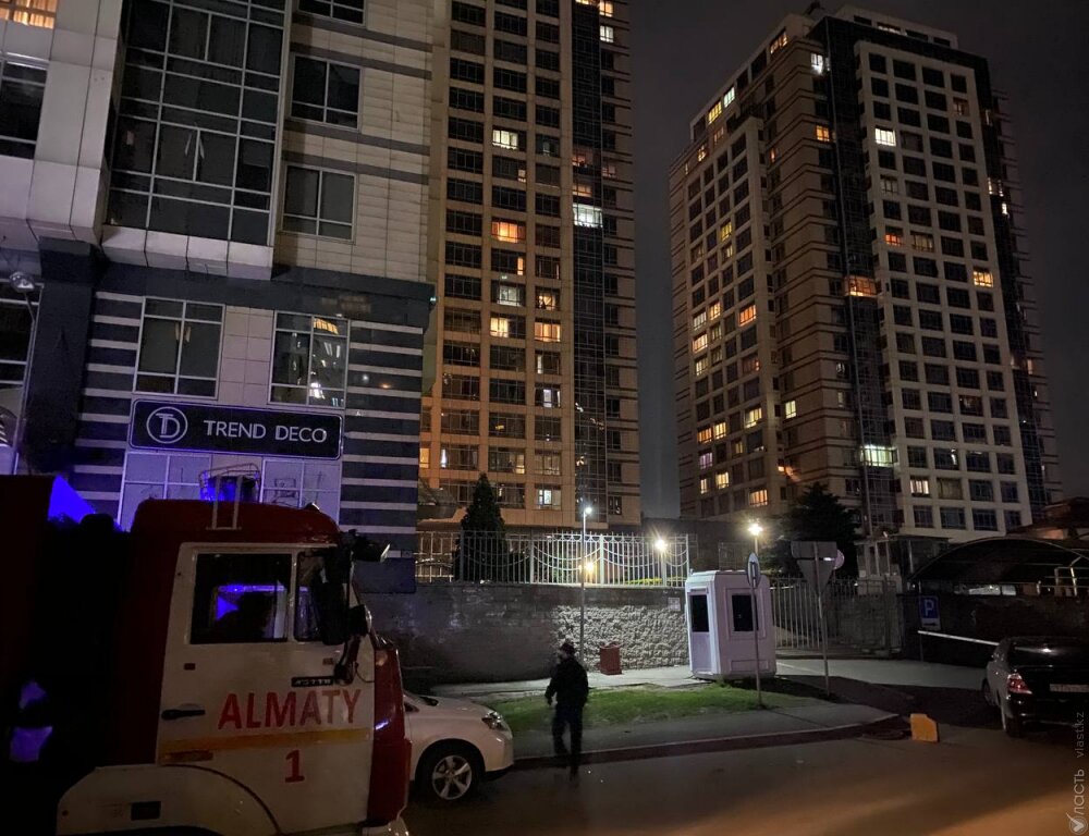 Стрелок из ЖК «Бухар Жырау» в Алматы спрыгнул с 17 этажа 