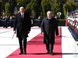 Назарбаев поздравил Алиева с переизбранием