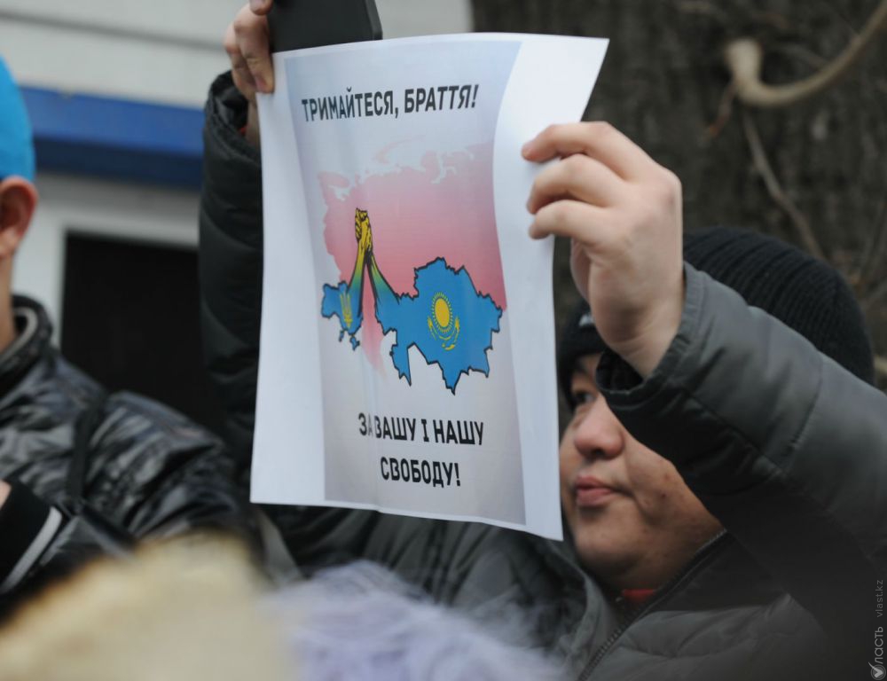 Любовь с акцентом: активисты Алматы и Астаны выразили протест военному сценарию в Украине